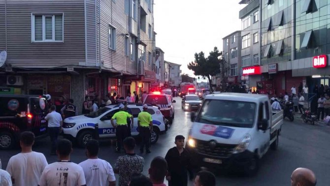Sultanbeyli’de Genç Kıza Telefoncuda Taciz İddiası Mahalleyi Ayağa Kaldırdı