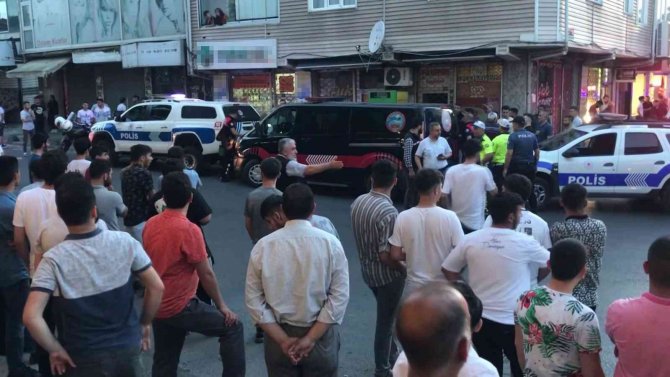 Sultanbeyli’de Genç Kıza Telefoncuda Taciz İddiası Mahalleyi Ayağa Kaldırdı