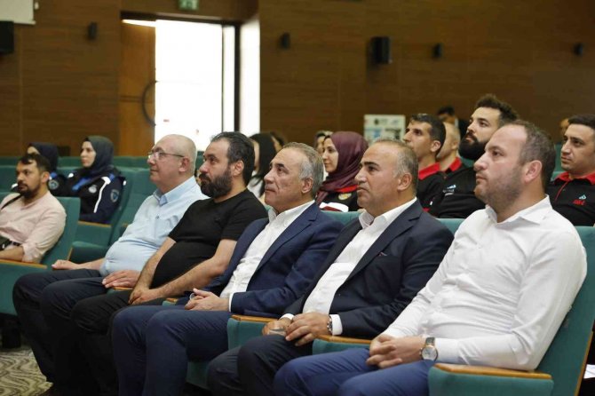 Sultangazi Belediyesinde Afet Eğitimleri Başarıyla Tamamlandı