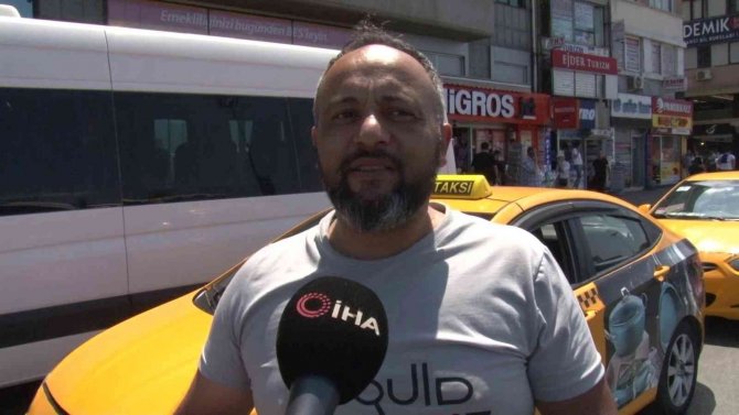Kadıköy’de Emniyet Kemeri Takmayınca Ceza Yiyen Taksici: “İ̇yi Ki Varlar, İyi Ki Bizimleler”