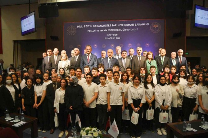 İ̇ki Bakanlık Mesleki Ve Teknik Eğitimde İş Birliği Yapacak