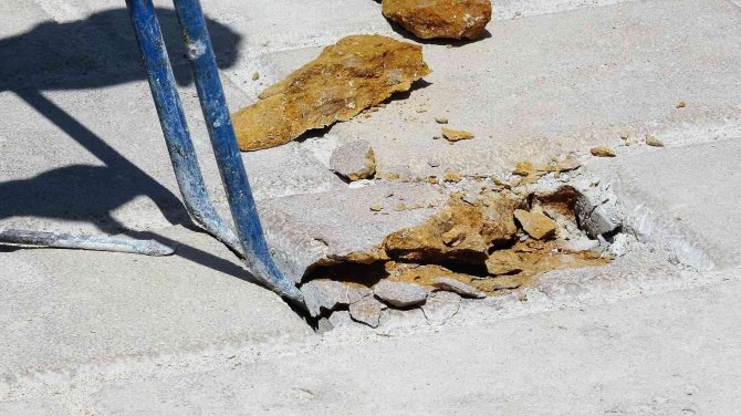 7 Asırlık Köprünün Yenilenen Taşları 7 Ayda Deforme Oldu