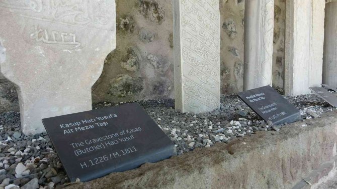 Trabzon’daki Osmanlı Dönemine Ait Mezar Taşlarının Büyük Bir Kısmı Burada Sergileniyor