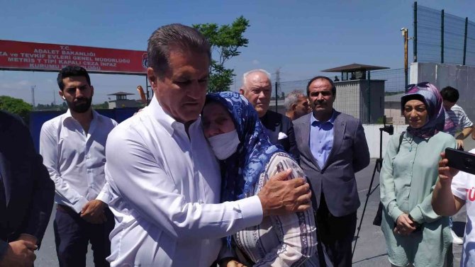 Sarıgül, Metris Cezaevi Önünde ‘Af’ Çağrısını Yineledi