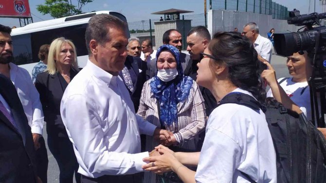 Sarıgül, Metris Cezaevi Önünde ‘Af’ Çağrısını Yineledi