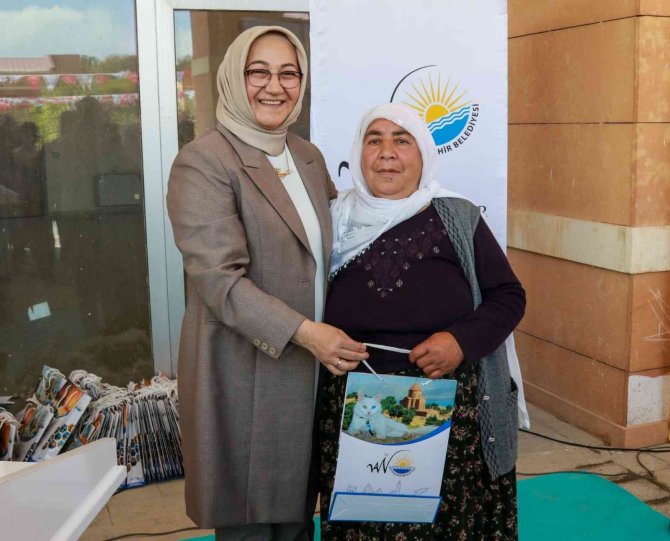 Van Büyükşehir Belediyesinden Kitap Okuma Şenliği