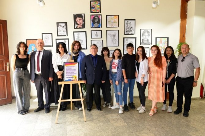 Rektör Özölçer, Sene Sonu Resim Serginin Açılışını Yaptı