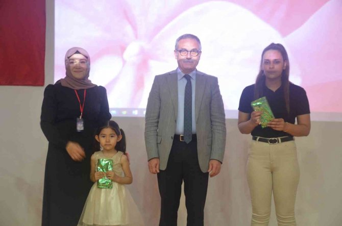 Afganistan Uyruklu Kursiyerler Türkçe Şiir Okudu