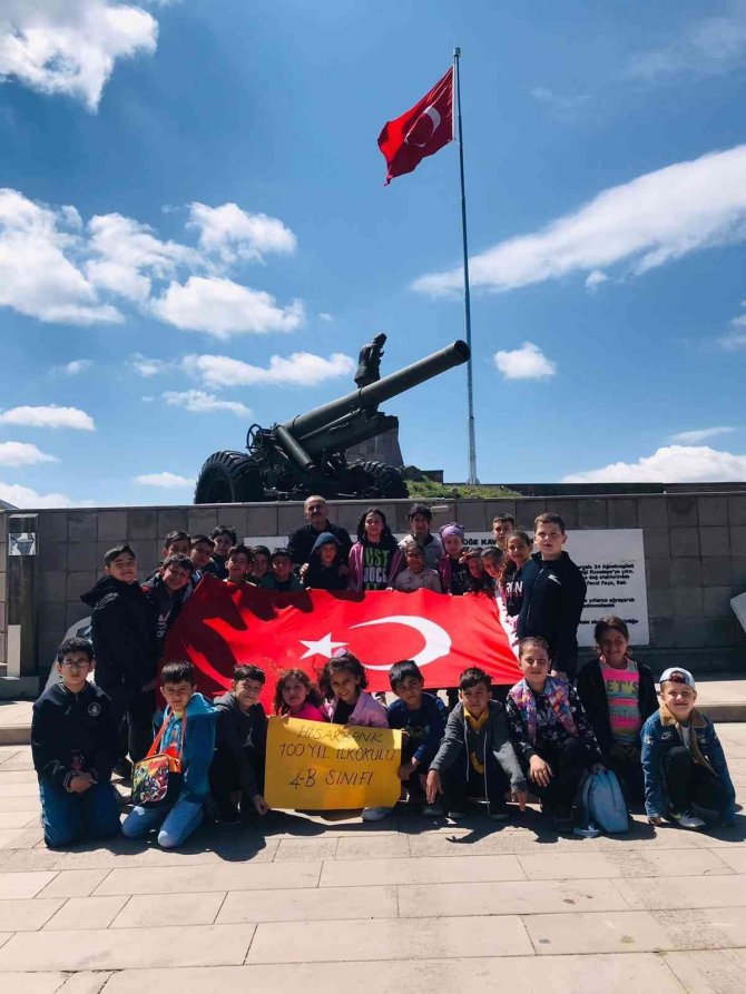 Minik Öğrenciler 100. Yılda Kocatepe’ye Çıktı