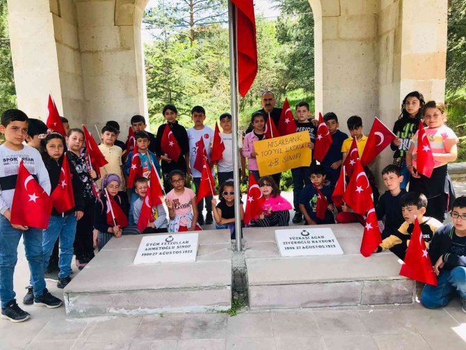 Minik Öğrenciler 100. Yılda Kocatepe’ye Çıktı