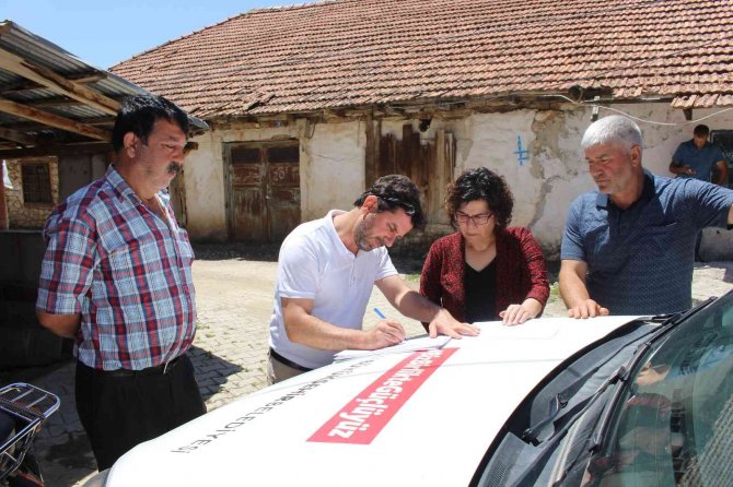 Antalya Büyükşehir Belediyesinden Afetzede Çiftçiye Naylon Desteği