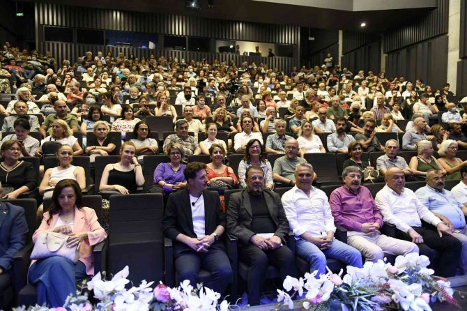 Muratpaşa Belediyesi Nazım Hikmet’i Andı