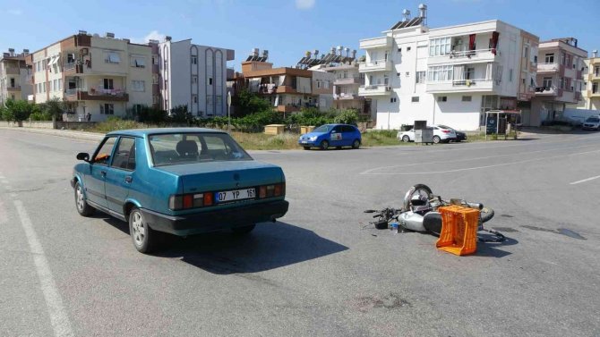 Manavgat’ta Otomobil İle Motosiklet Çarpıştı: 2 Yaralı