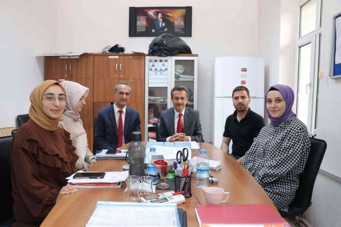 Aslan, Koyulhisar’da Okulları Ziyaret Etti