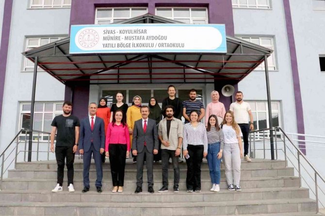 Aslan, Koyulhisar’da Okulları Ziyaret Etti