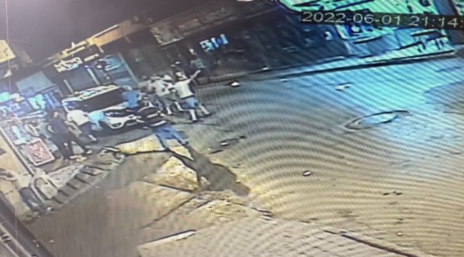Ataşehir’de Dükkana Silahlı Saldırı Kamerada