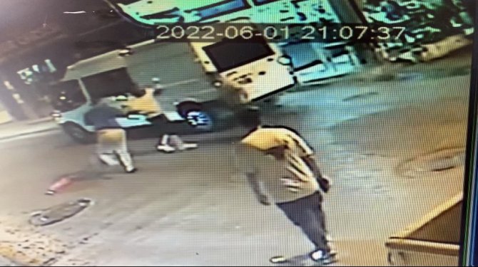 Ataşehir’de Dükkana Silahlı Saldırı Kamerada