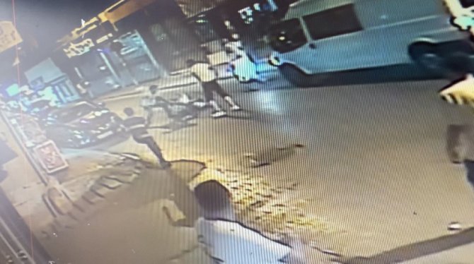 Ataşehir’de Dükkana Silahlı Saldırı Kamerada