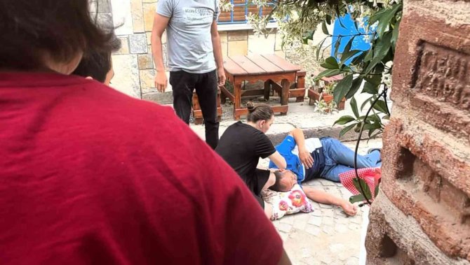 Ayvalık’ta Sokak Ortasında Silahlı Kavga 2 Yaralı