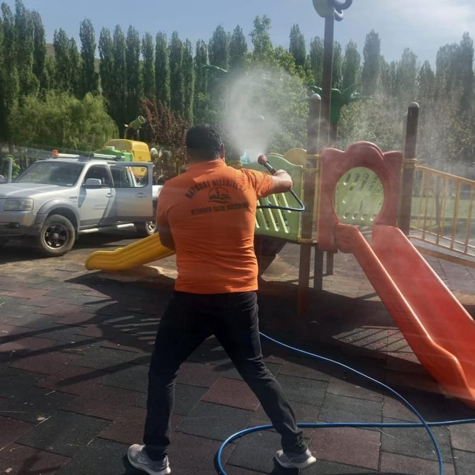 Bayburt Belediyesi İlaçlama Mesaisine Devam Ediyor