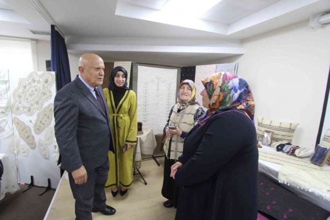 El Emeği Göz Nuru Eserler Sergilendi