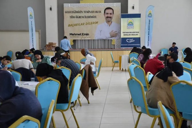 Tatvan Belediyesinden Öğrencilere Ücretsiz Deneme Sınavı Desteği