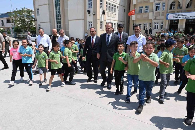 Minikler Toprakla Buluştu
