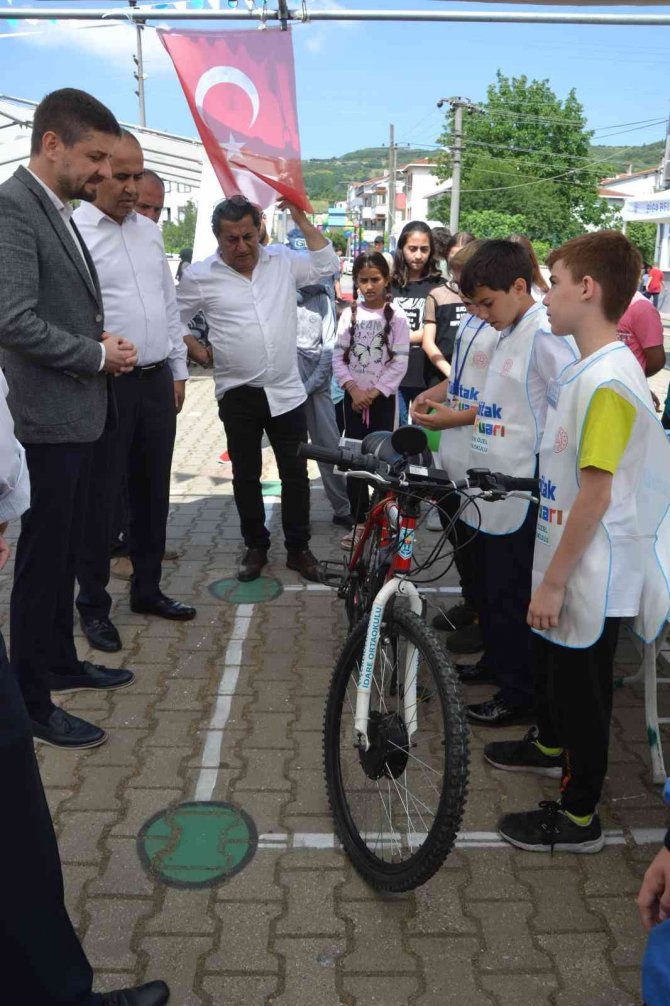 Biga’da 4006 Bilim Fuarı Açıldı