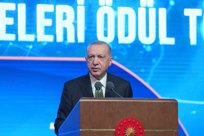 Cumhurbaşkanı Erdoğan: "Şimdi Hukuktan Dem Vuranlar Geçmişte Uygulanan Baskılara, Zulme, Ayrımcılara Ses Çıkartmamış, Hatta Bizzat Taraf Tutmuştur"