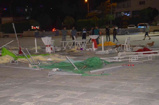 Didim Hem Sergisini Fırtına Vurdu: 6 Yaralı
