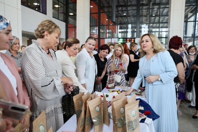 Aliağa Gençlik Merkezi’nde "Tarihi Helvacı Kilimi Sergisi"