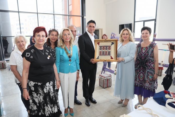 Aliağa Gençlik Merkezi’nde "Tarihi Helvacı Kilimi Sergisi"