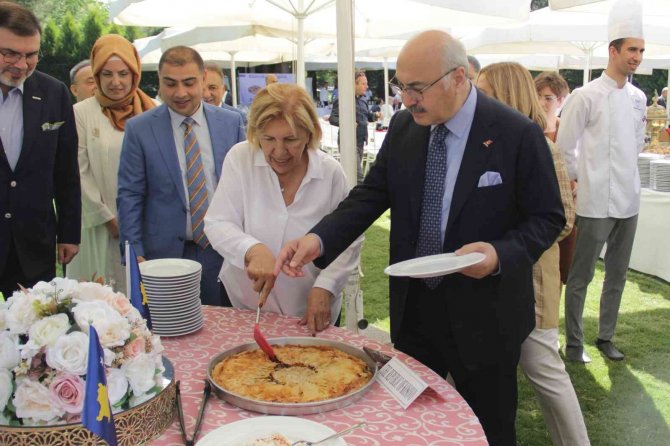 Dünya Kahvaltı Günü İ̇zmir’in Yöresel Lezzetleriyle Kutlandı