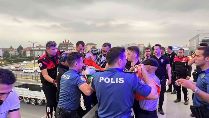 Sevgilisiyle Tartışan Kadın Köprüye Çıktı