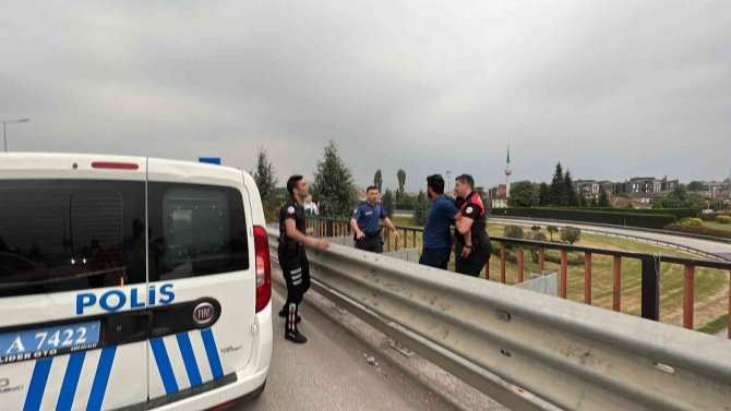 Sevgilisiyle Tartışan Kadın Köprüye Çıktı
