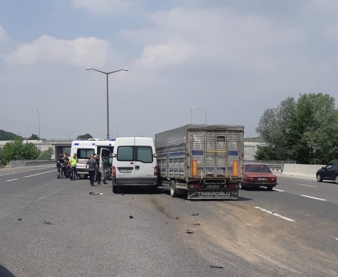 Tem’de Kamyon Ve Minibüs Çarpıştı: 5 Yaralı