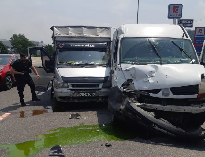 Tem’de Kamyon Ve Minibüs Çarpıştı: 5 Yaralı