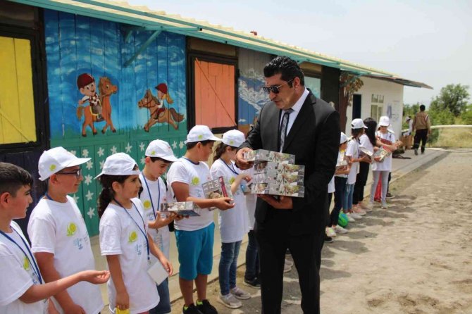 Hipodromda Piknik Yapan Ve Atlara Binen Çocuklar Doyasıya Eğlendi