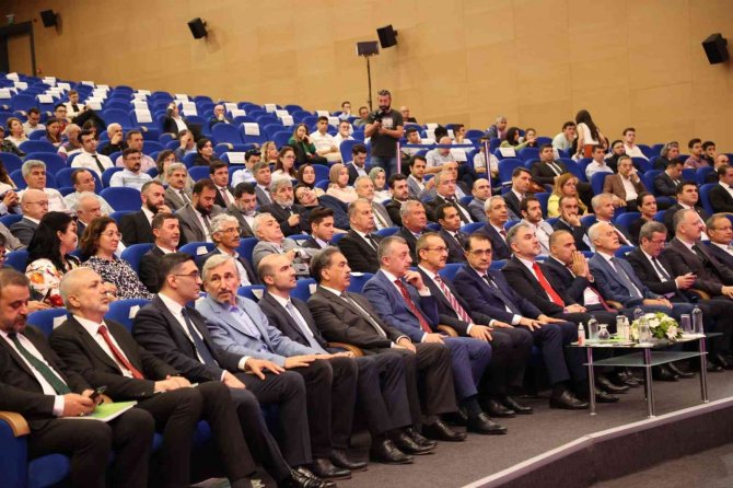 Bakan Dönmez: "Güneş Paneli Üretimiyle Avrupa’da Birinci, Dünyada Dördüncü Sıradayız"