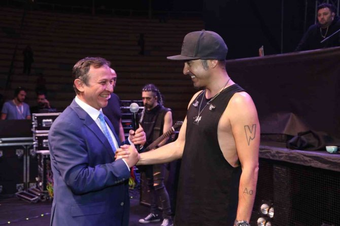 Erü 21. Öğrenci Bahar Şenlikleri’nde Manga Grubu Konser Verdi