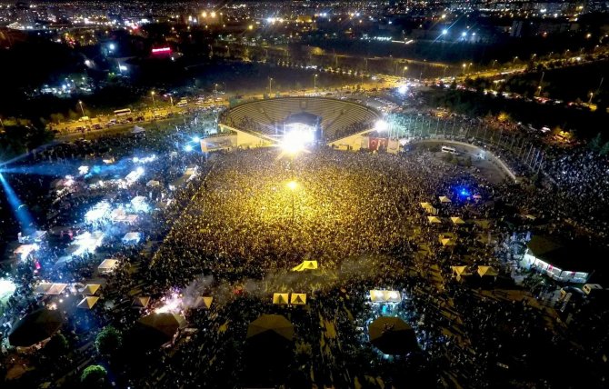 Erü 21. Öğrenci Bahar Şenlikleri’nde Manga Grubu Konser Verdi