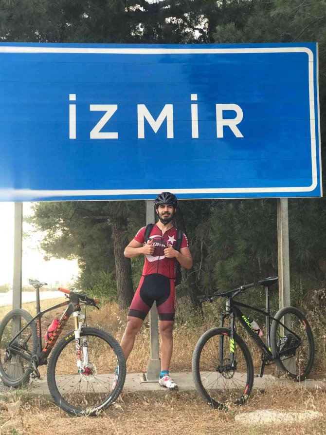 Dünya Bisiklet Günü İçin 1 Günde 416 Kilometre Pedal Çevirerek Eskişehir’den İ̇zmir’e Ulaştılar