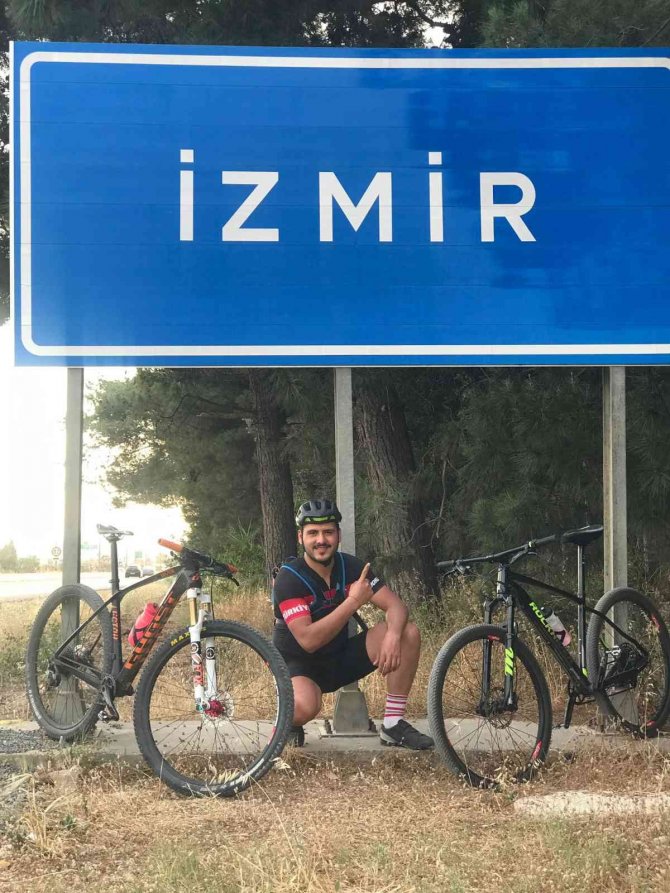 Dünya Bisiklet Günü İçin 1 Günde 416 Kilometre Pedal Çevirerek Eskişehir’den İ̇zmir’e Ulaştılar