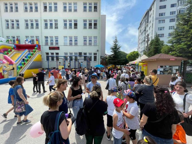 Meserret İ̇nel İ̇lkokulu’nda Bahar Şenliği