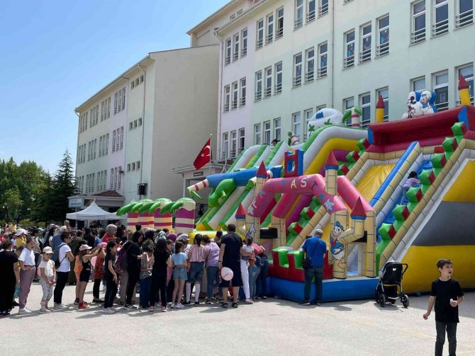 Meserret İ̇nel İ̇lkokulu’nda Bahar Şenliği