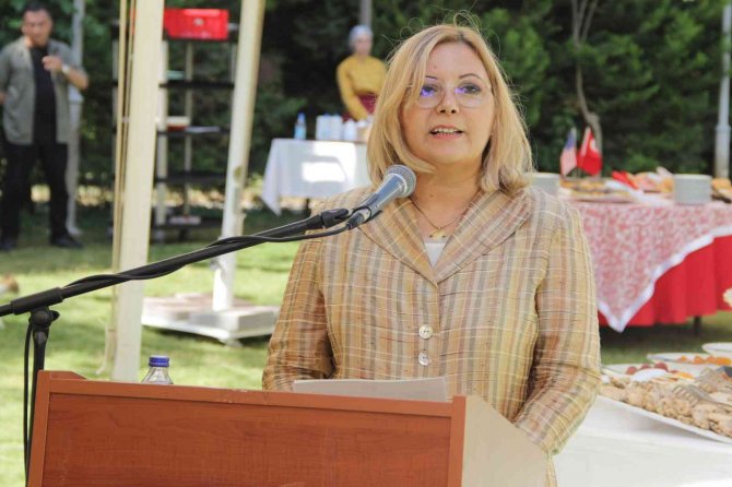 Dünya Kahvaltı Günü İ̇zmir’in Yöresel Lezzetleriyle Kutlandı