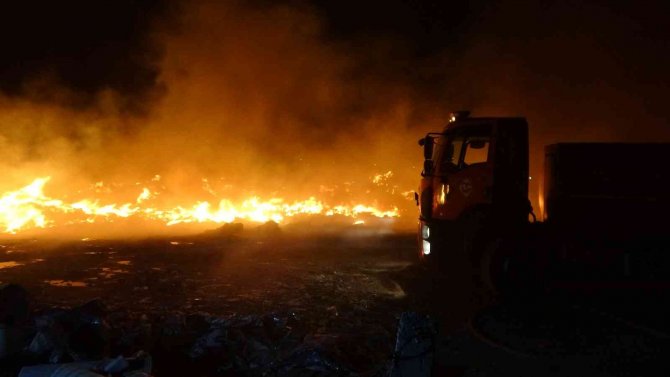 Gaziantep’te Boş Arazide Çıkan Yangın Korkuttu