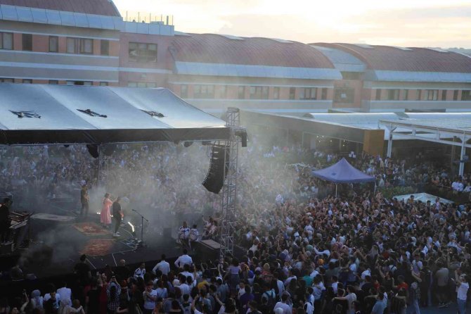 İ̇stanbul Arel Üniversitesi Bahar Şenliğinde Renkli Görüntülere Ev Sahipliği Yaptı