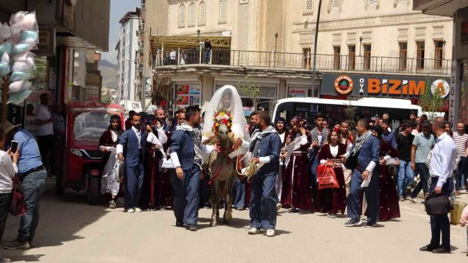 Yüksekova’da ‘Atlı Gelin’ Geleneği