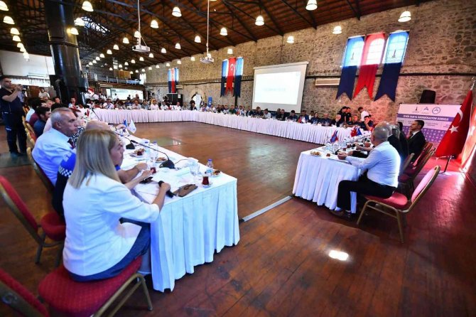 İ̇zmir’de Emniyet Ve Zabıtadan İş Birliği Kararı